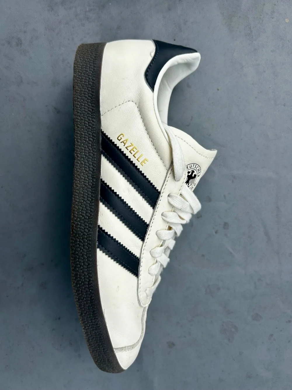 Adidas Gazelle mens leather sneaker (Germany Edition)